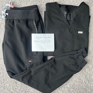 FIGS Muoy jogger set